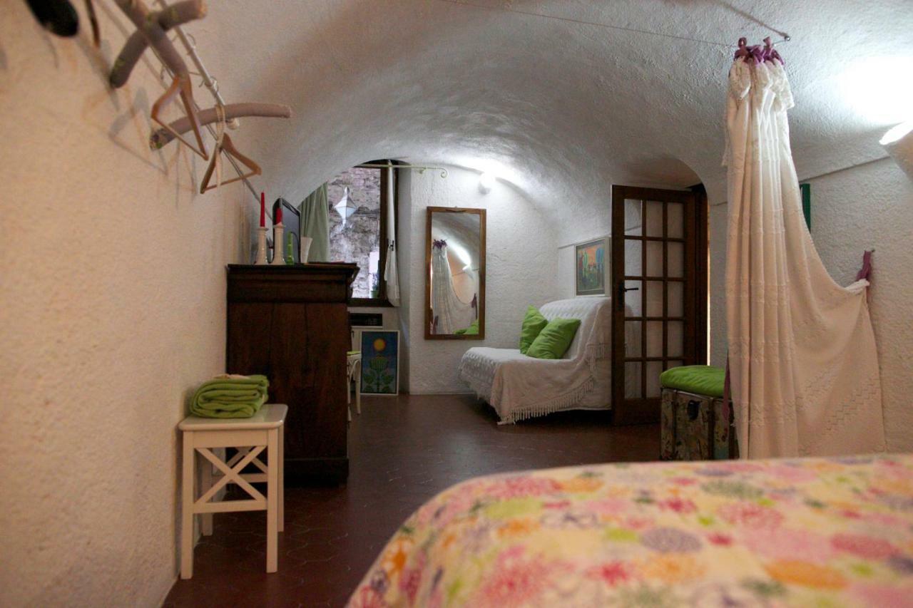 Appartamento Le Violette Dolceacqua Exterior photo